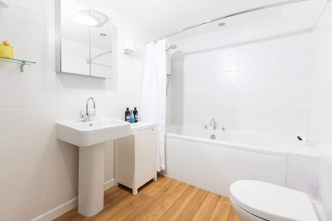 The family bathroom sits between both bedrooms on the landing.