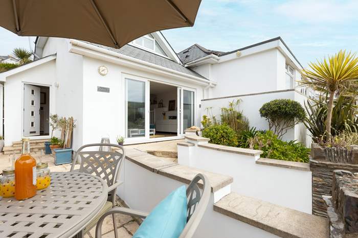 Palms 1 is a 2 bedroom, dog friendly cottage with sea views in Woolacombe, Devon.
