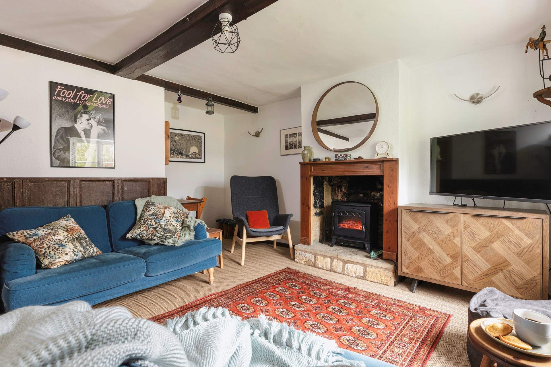 Relax in the sitting-room and enjoy the original features.