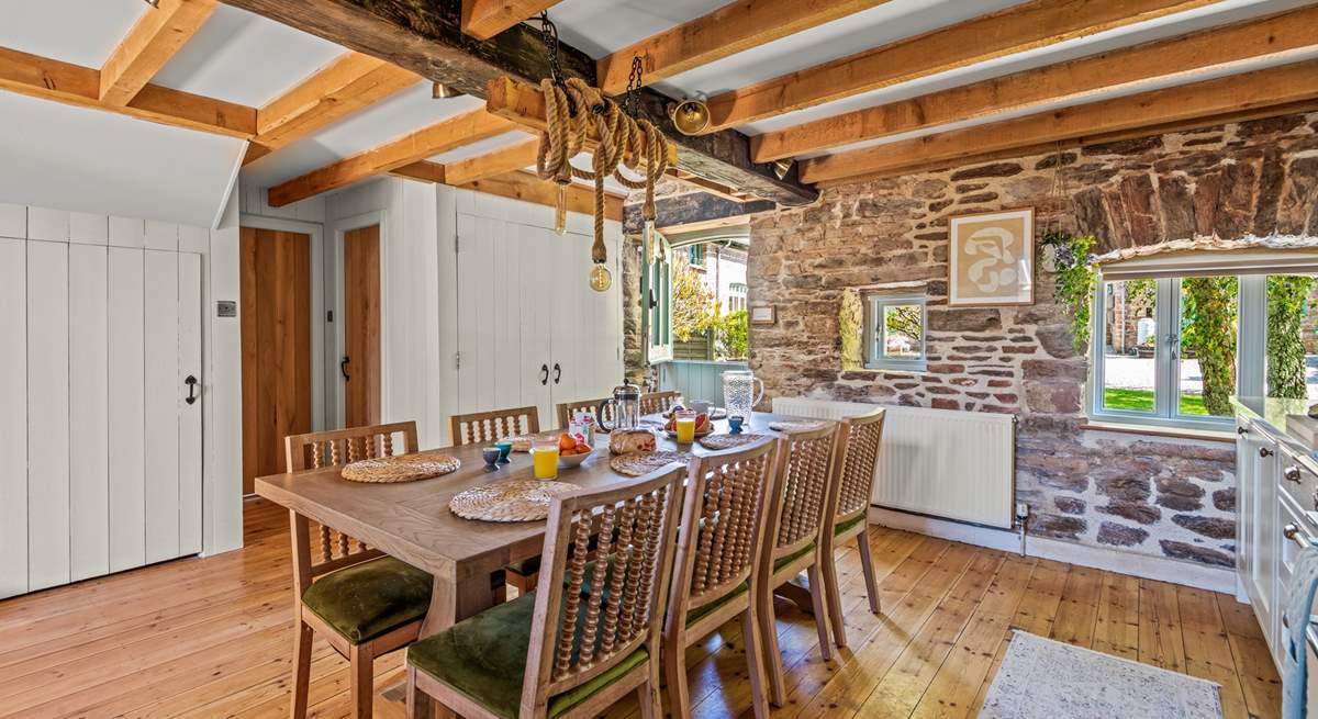 The stone walls and magnificent beams make this cottage a true spectacle.