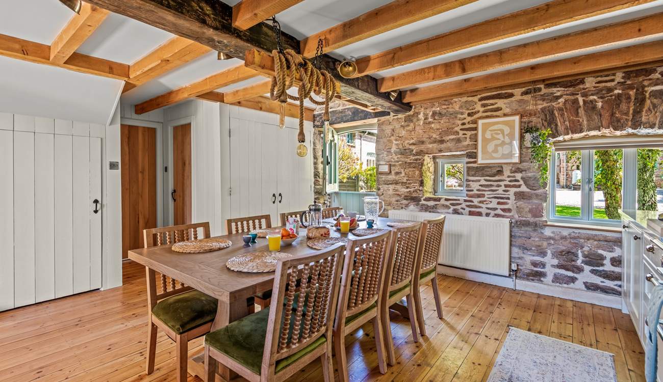 The stone walls and magnificent beams make this cottage a true spectacle.