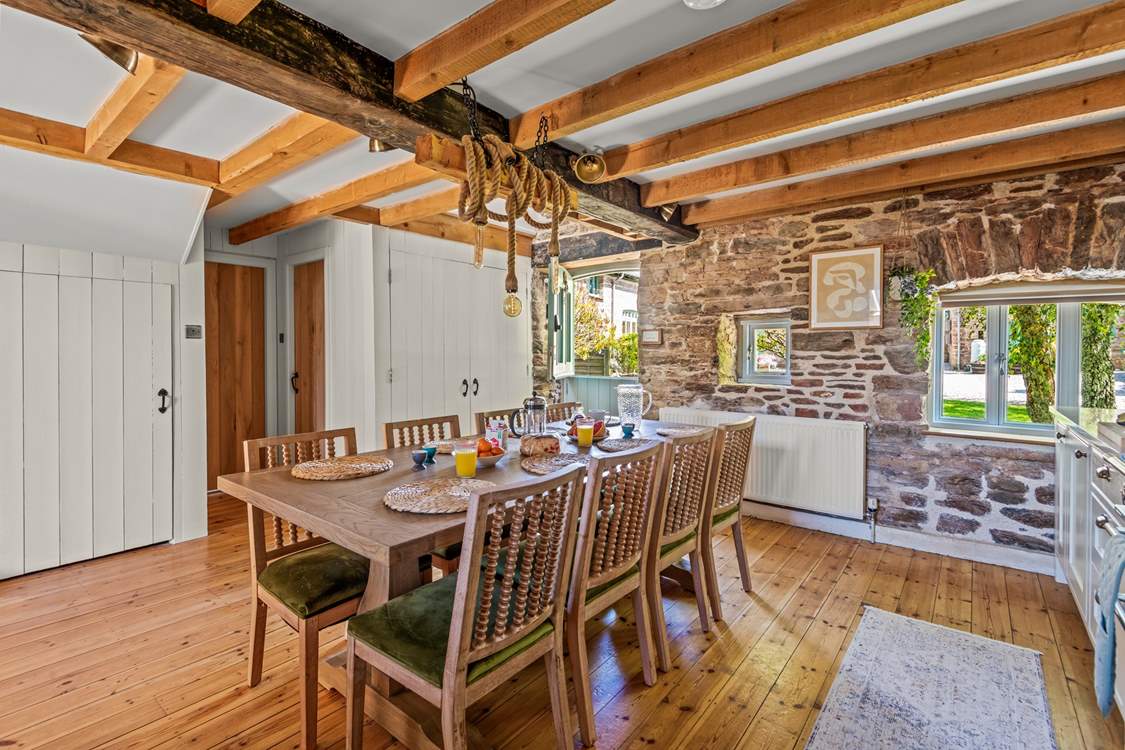 The stone walls and magnificent beams make this cottage a true spectacle.