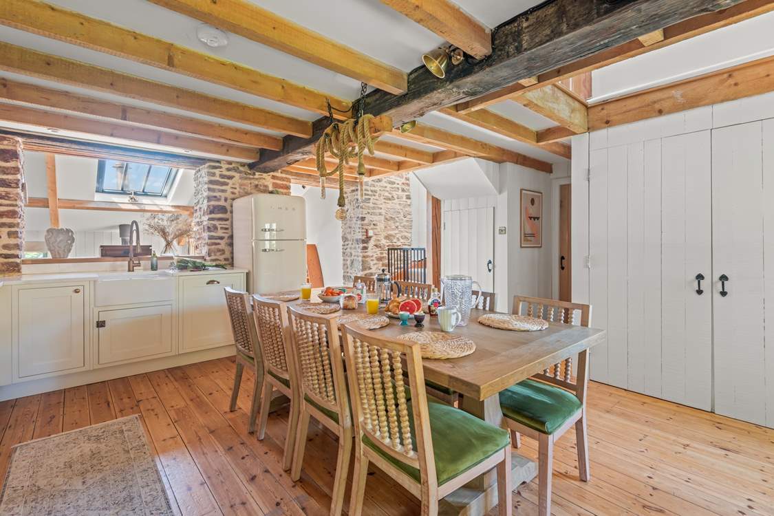 The kitchen and dining-area is super spacious. Perfect for feasting together.