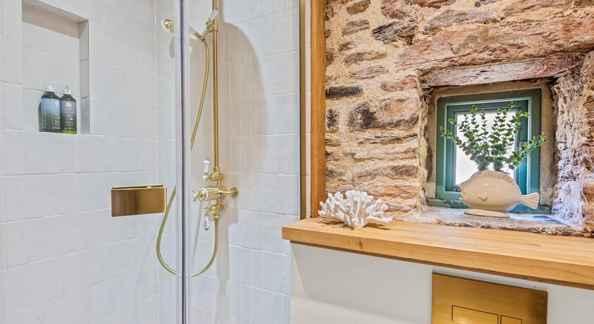 Beautiful exposed stone features can even be enjoyed in the shower-rooms.