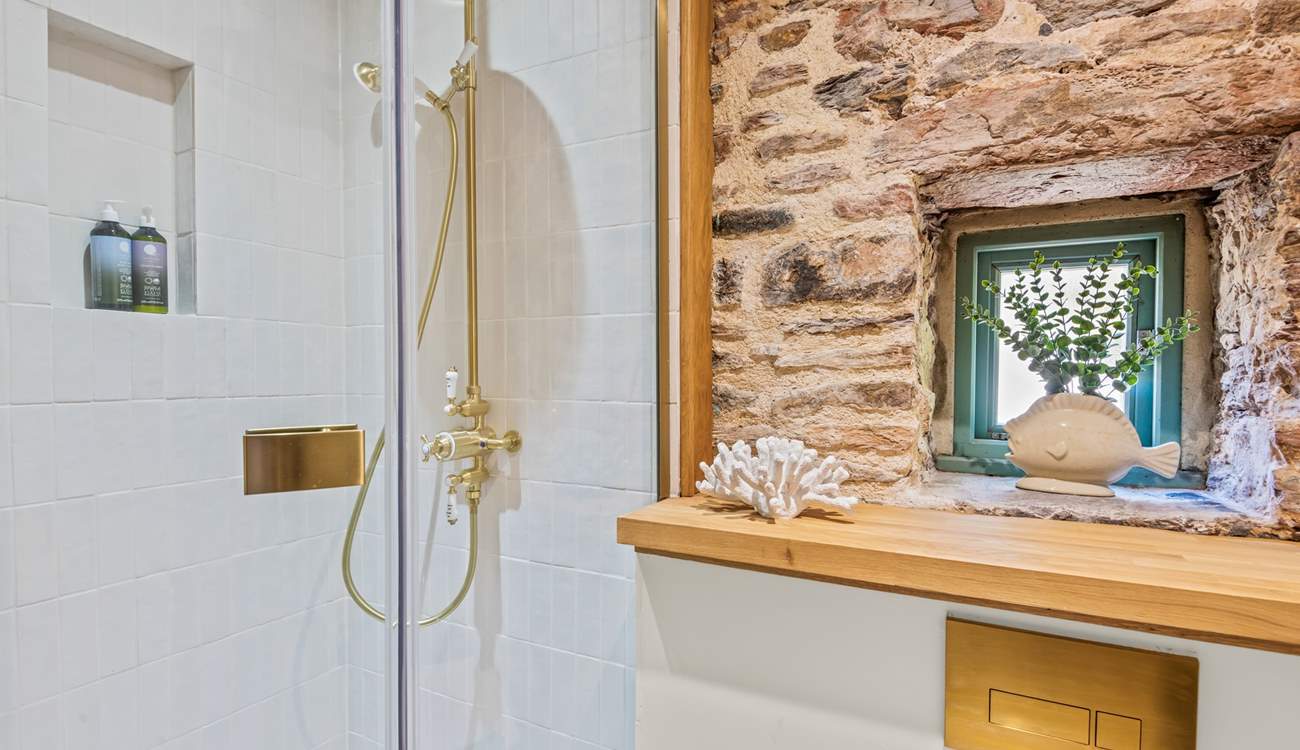 Beautiful exposed stone features can even be enjoyed in the shower-rooms.