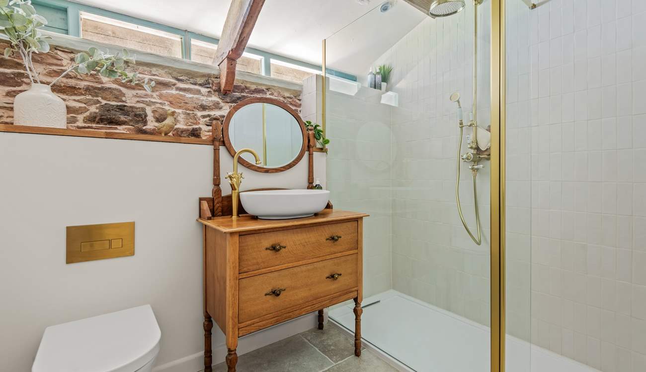 Now that's what I call a glorious shower-room.