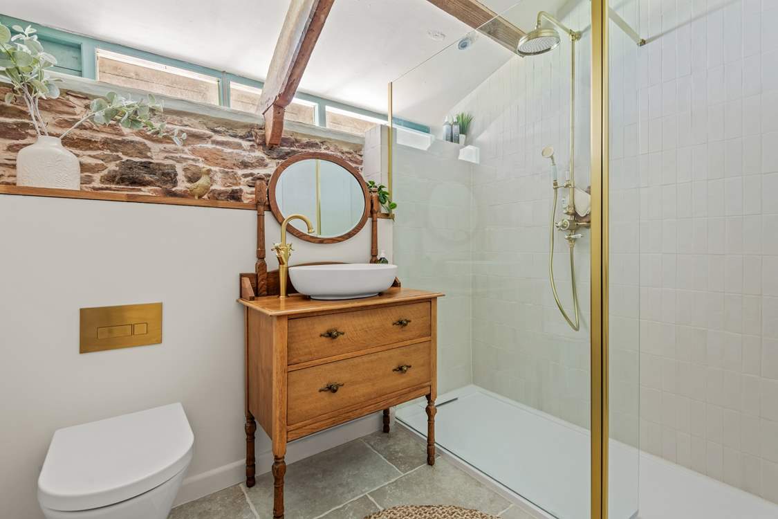 Now that's what I call a glorious shower-room.