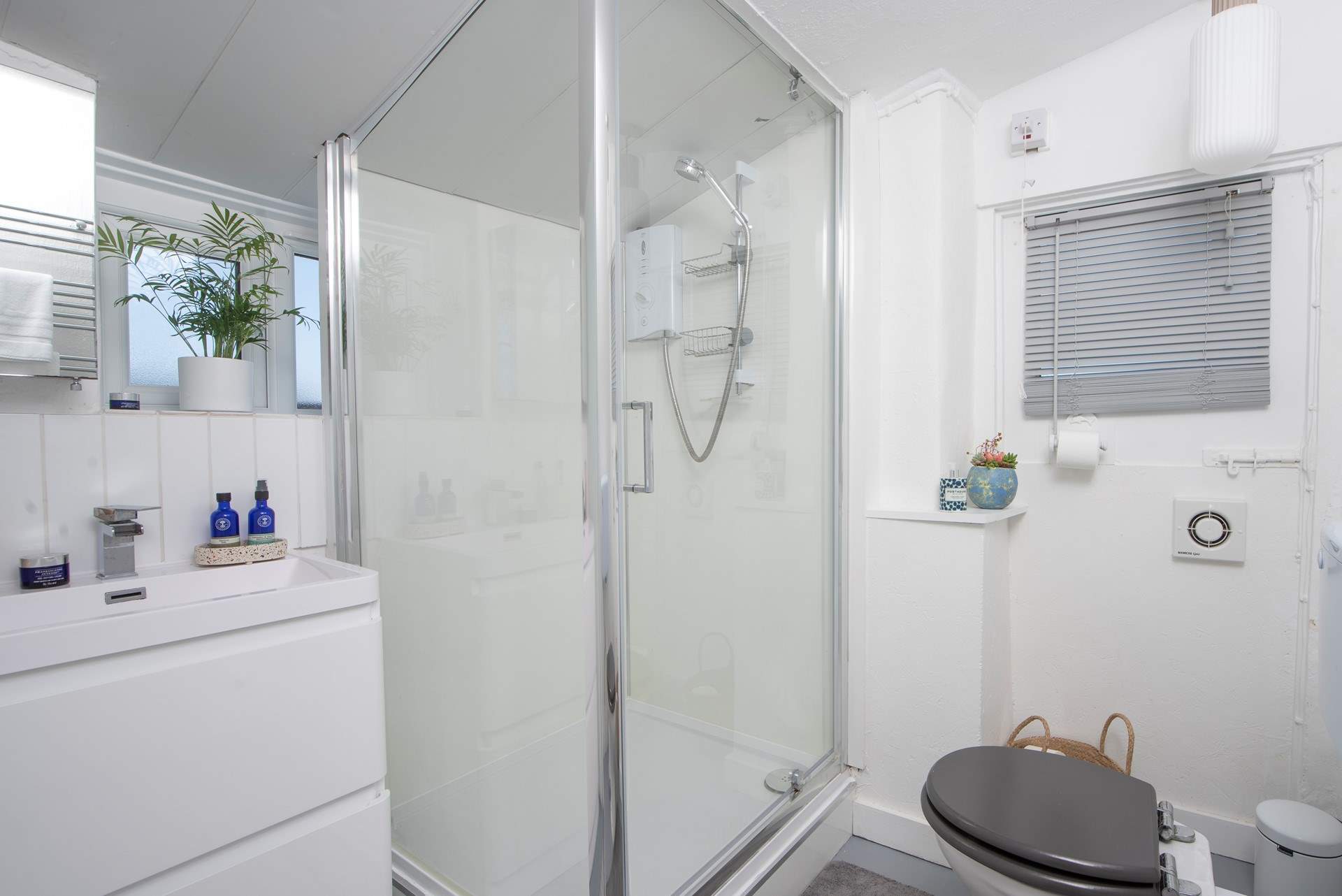 Please note the shower height is low in the bathroom.