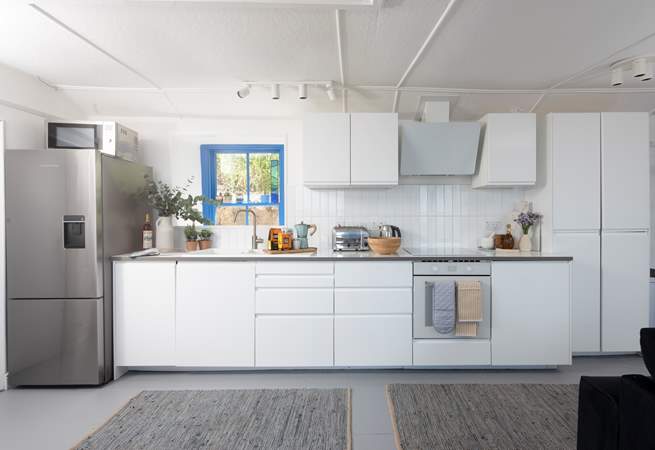 A kitchen so well equipped.