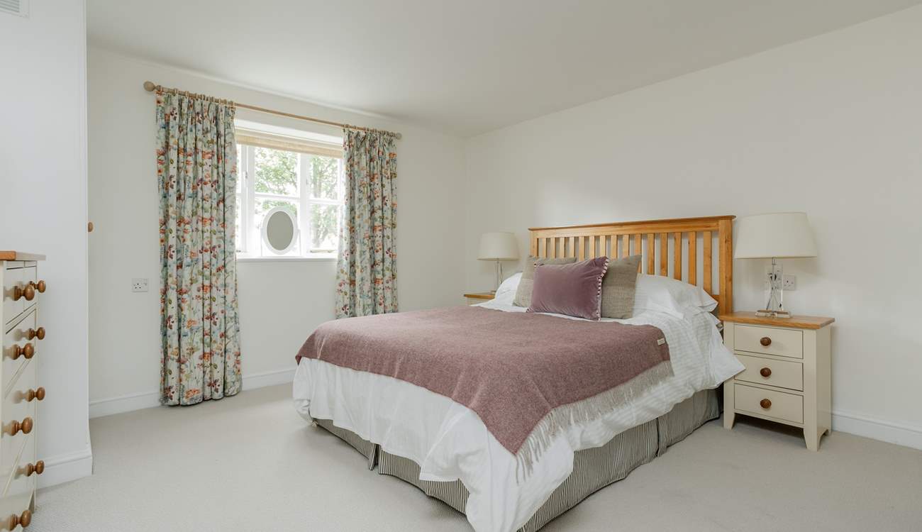 Sink back in to the super comfy king-size bed.