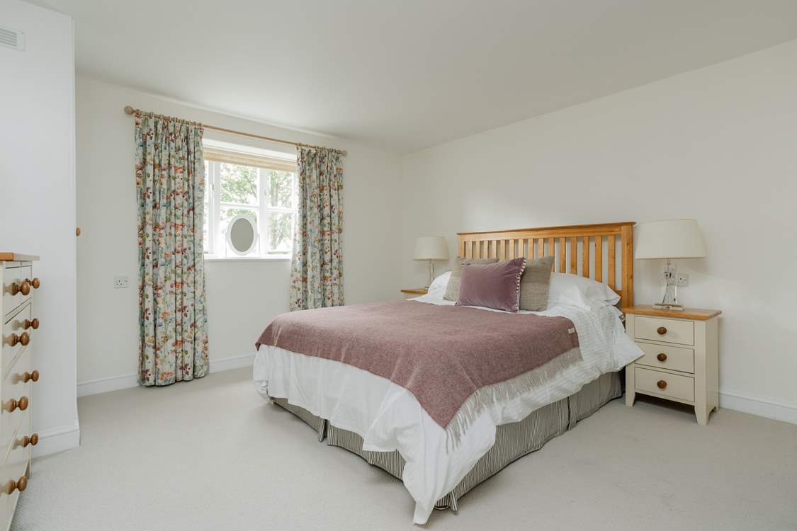 Sink back in to the super comfy king-size bed.