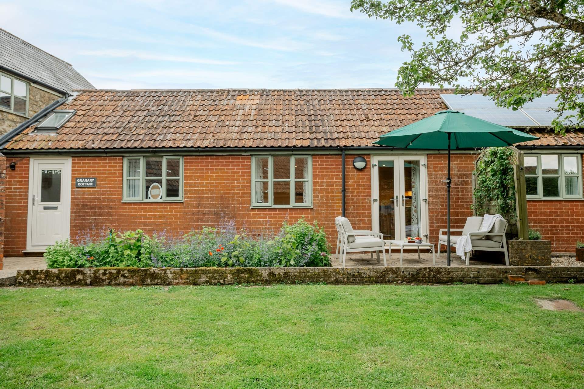 All on one level, The Granary offers a peaceful retreat.