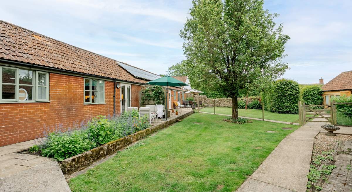 The Granary is separated from The Dairy by a wire fence and trellis ensuring privacy. 