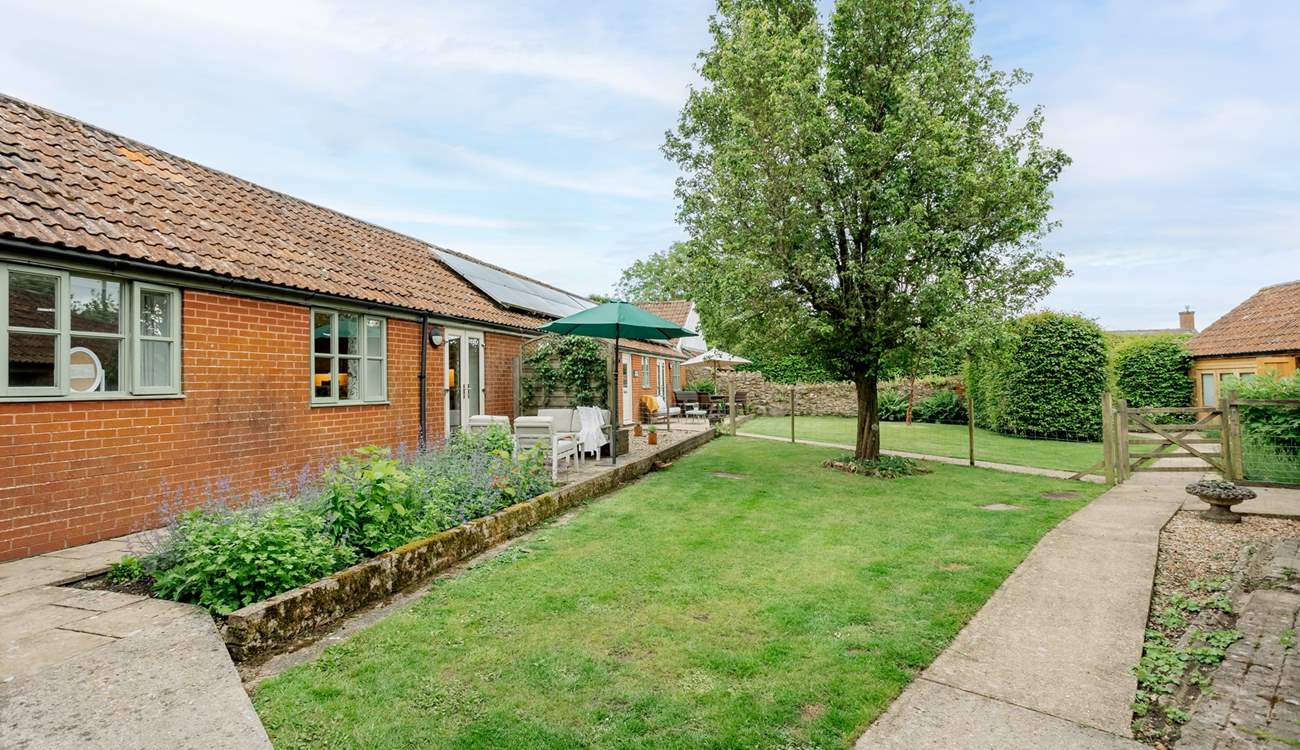 The Granary is separated from The Dairy by a wire fence and trellis ensuring privacy. 