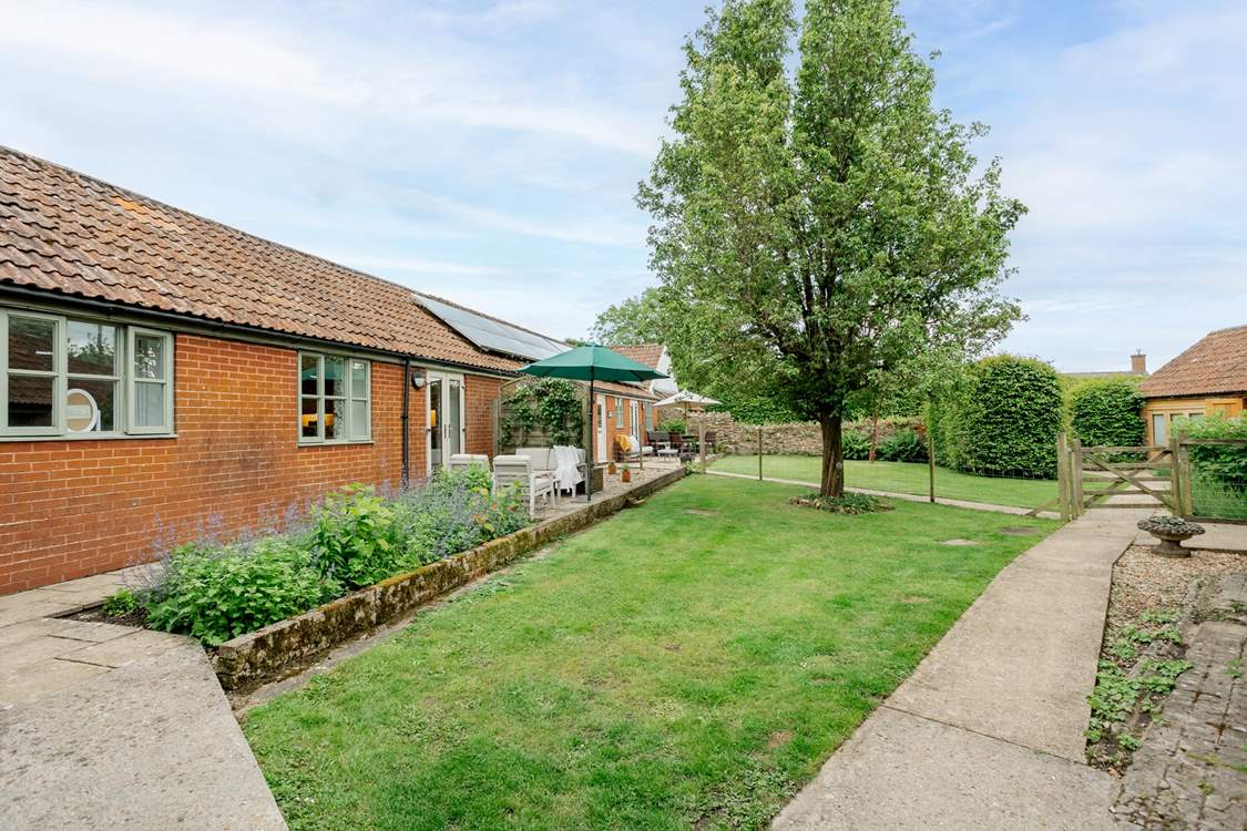 The Granary is separated from The Dairy by a wire fence and trellis ensuring privacy.