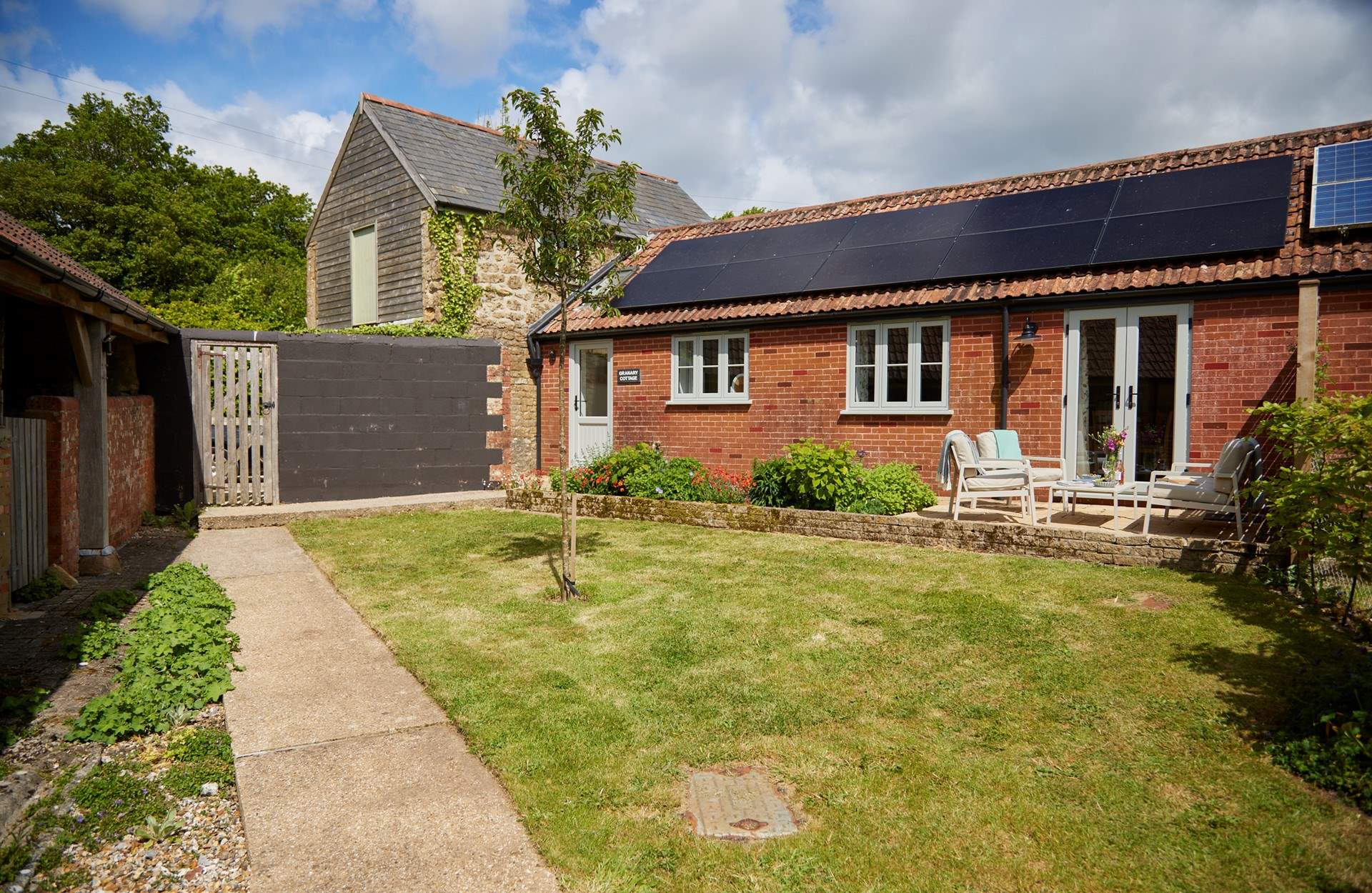 Welcome to The Granary. A beautiful single story cottage with dedicated parking and a wonderful sunny and private garden. It's sister property (The Dairy) is just next door.