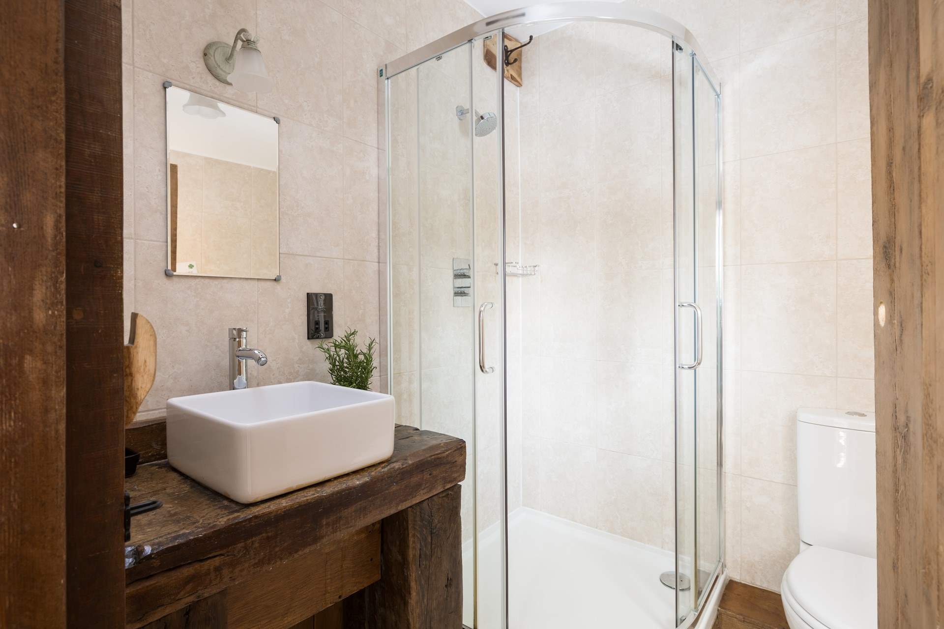 Stylish en suite to the ground floor bedroom.