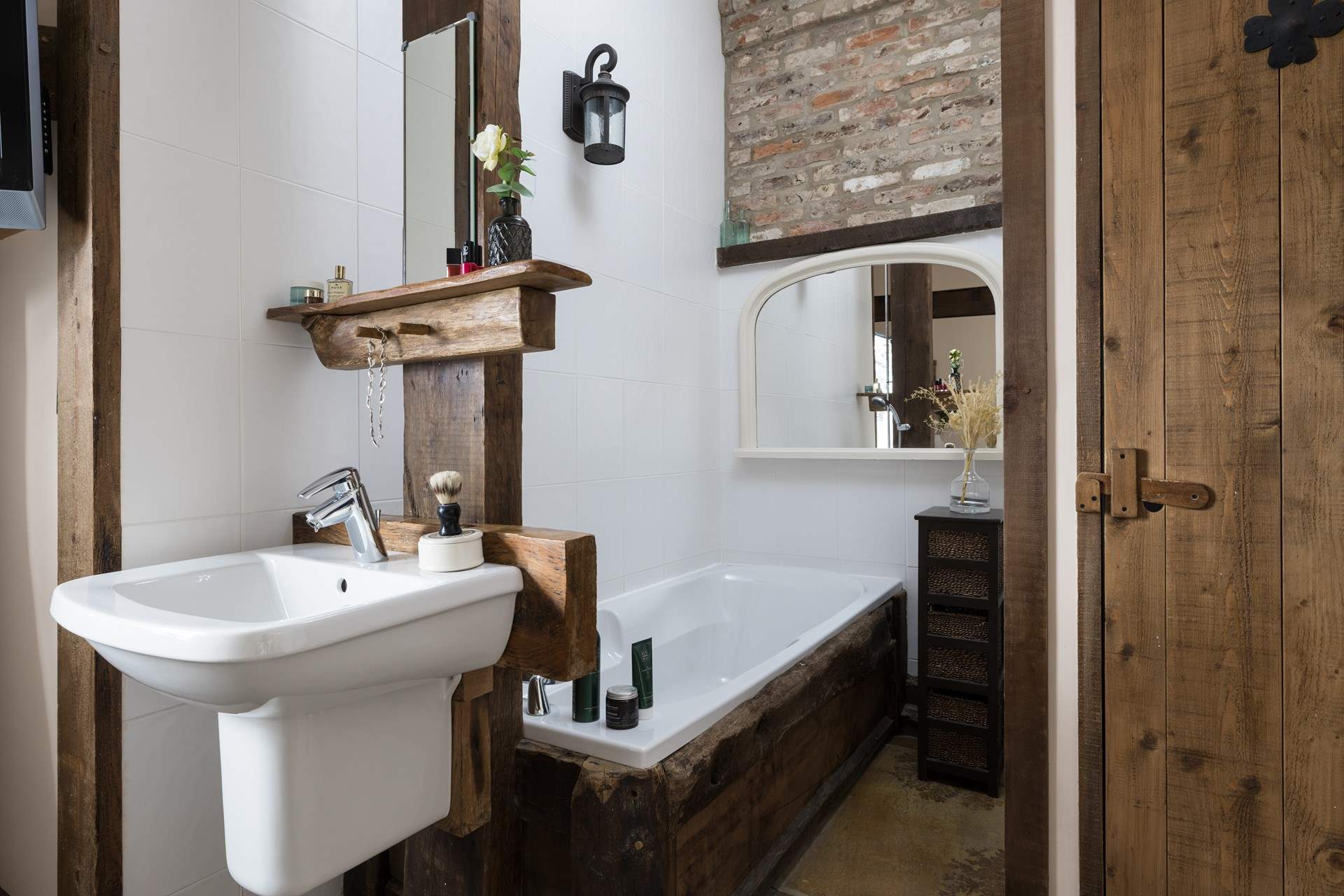 The individually designed bathroom area in bedroom 1.