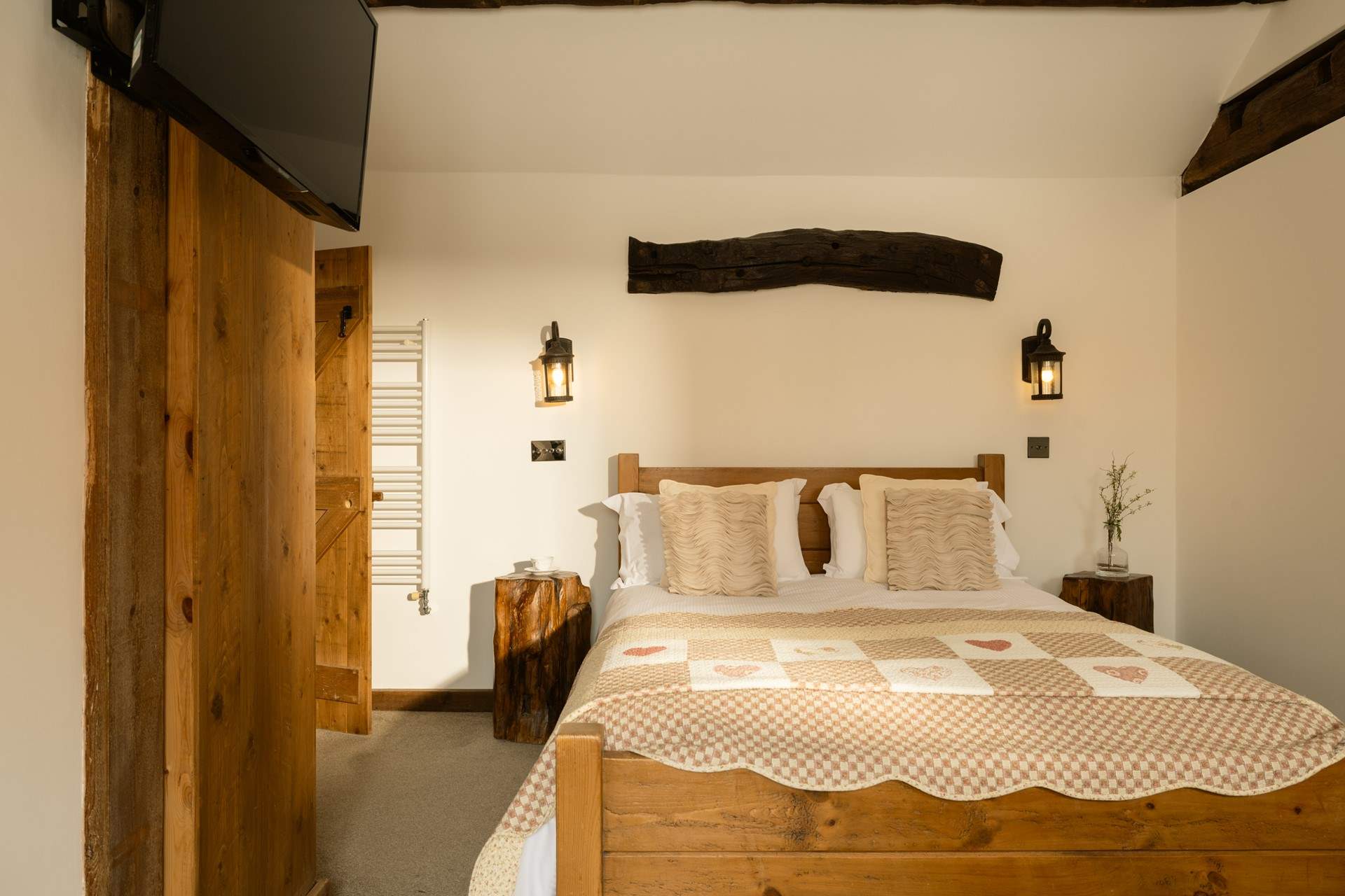 The beams really set off the individuality of this lovely king-size bedroom.