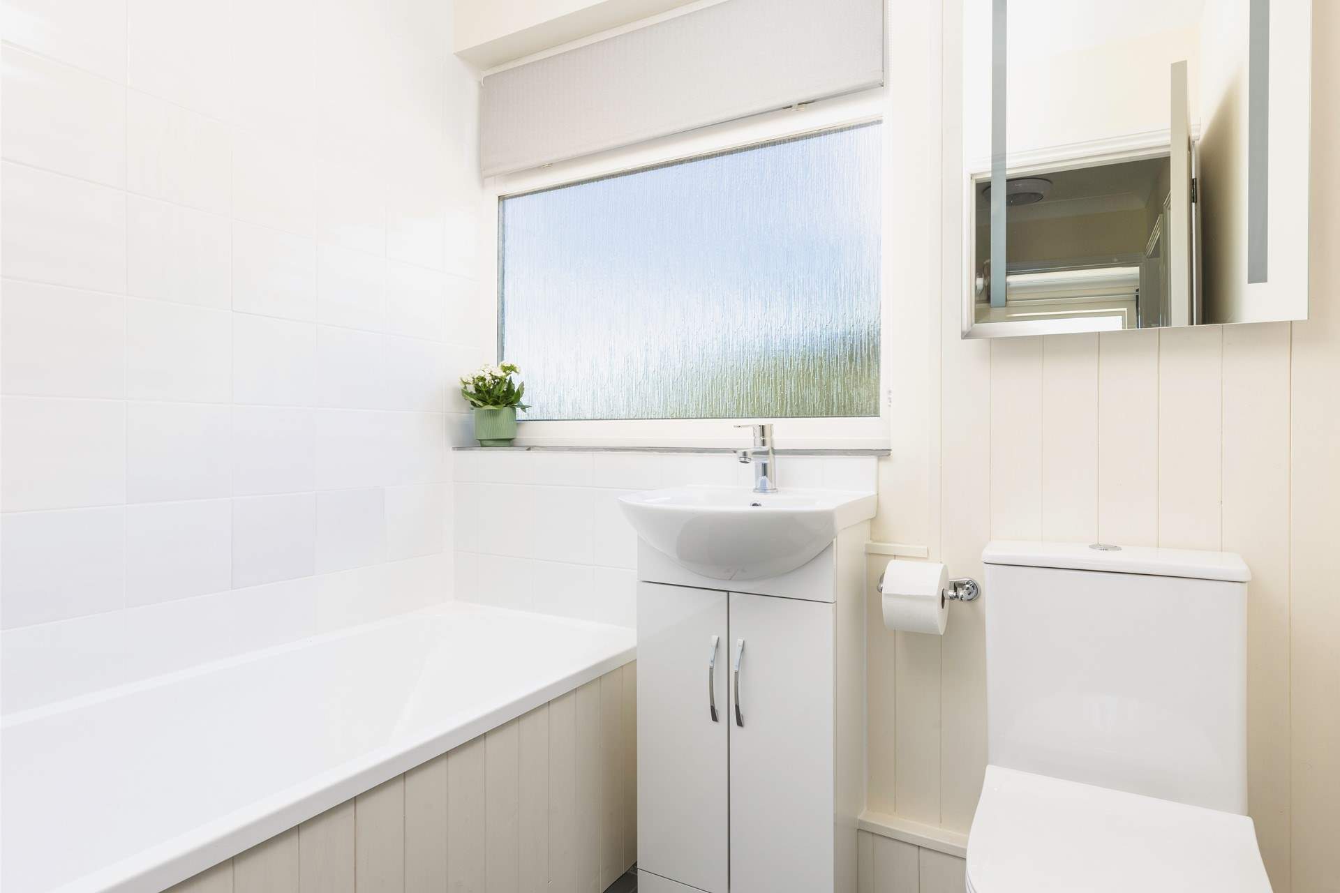 Unwind in a hot bath or freshen up in a cool shower; the choice is yours.