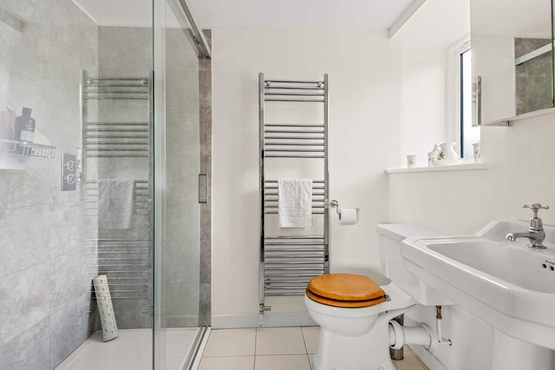 En suite to bedroom 1.