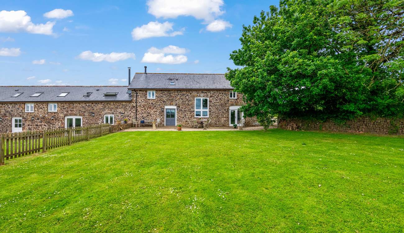 Looking back at Tembridge House from the end of the lawn.