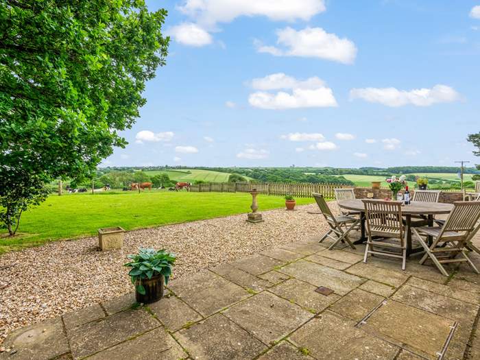 Tembridge House, Sleeps 8 in Tiverton