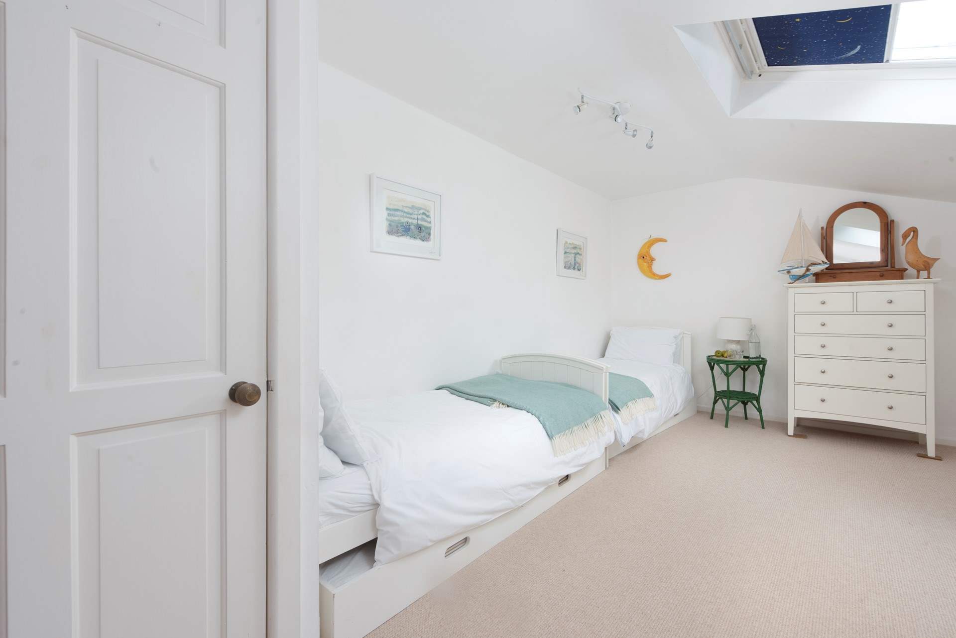 The children's wing has 2' 6