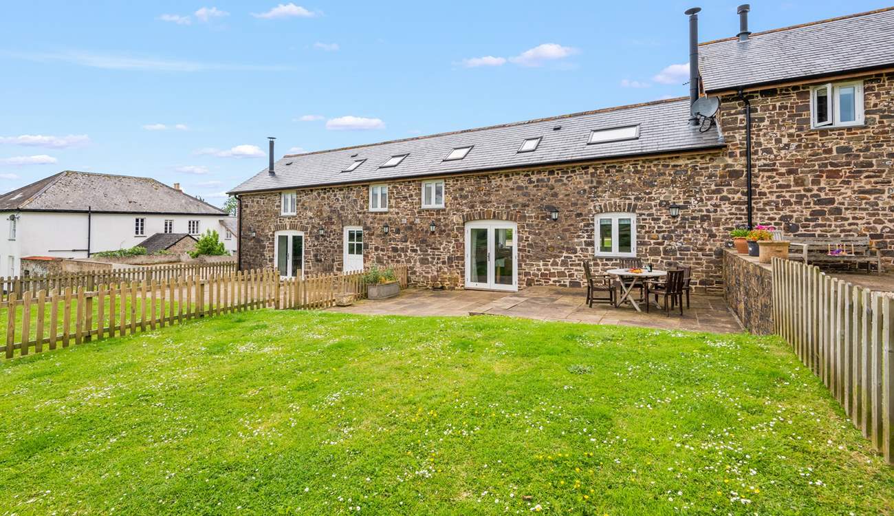 Ball games galore can be enjoyed in this fully enclosed lawn area. The perfect environment for children and dogs to let off steam.