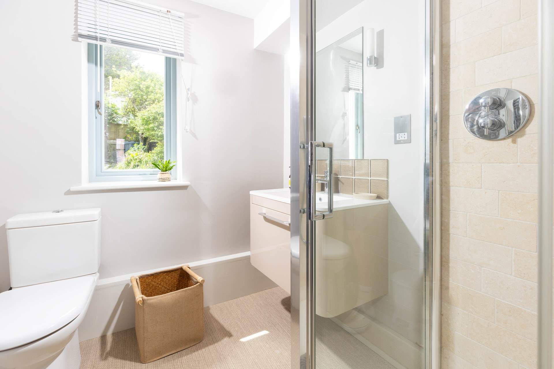 The en suite shower-room to bedroom 3, perfect for rinsing salty toes!