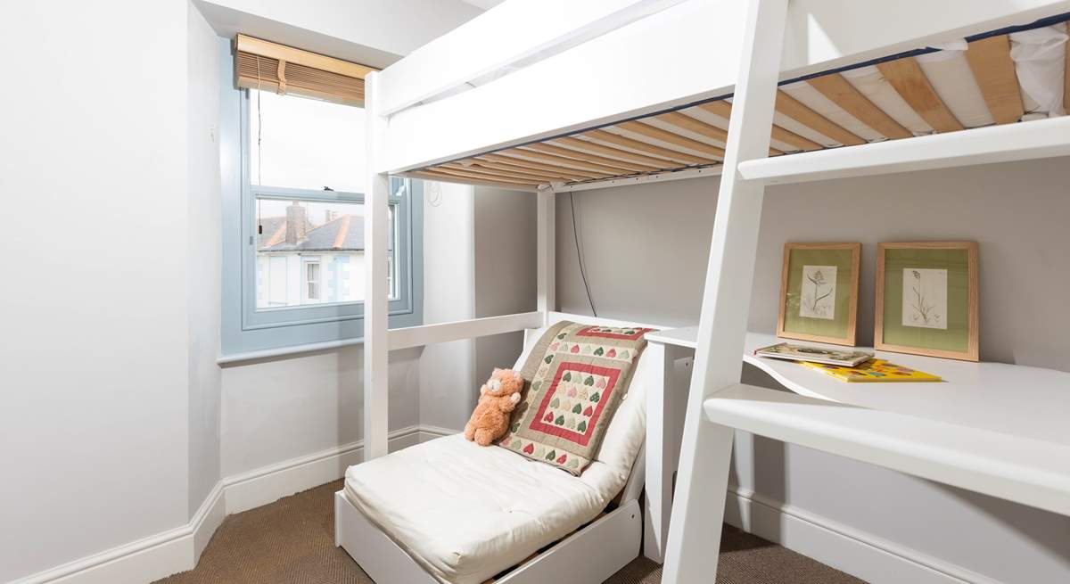 Bedroom 2 has a Captain's bunk (3') with only the top bunk available for sleeping (please note that there is no longer a cabin-bed/captain's bunk, but a single bed has now been added instead).