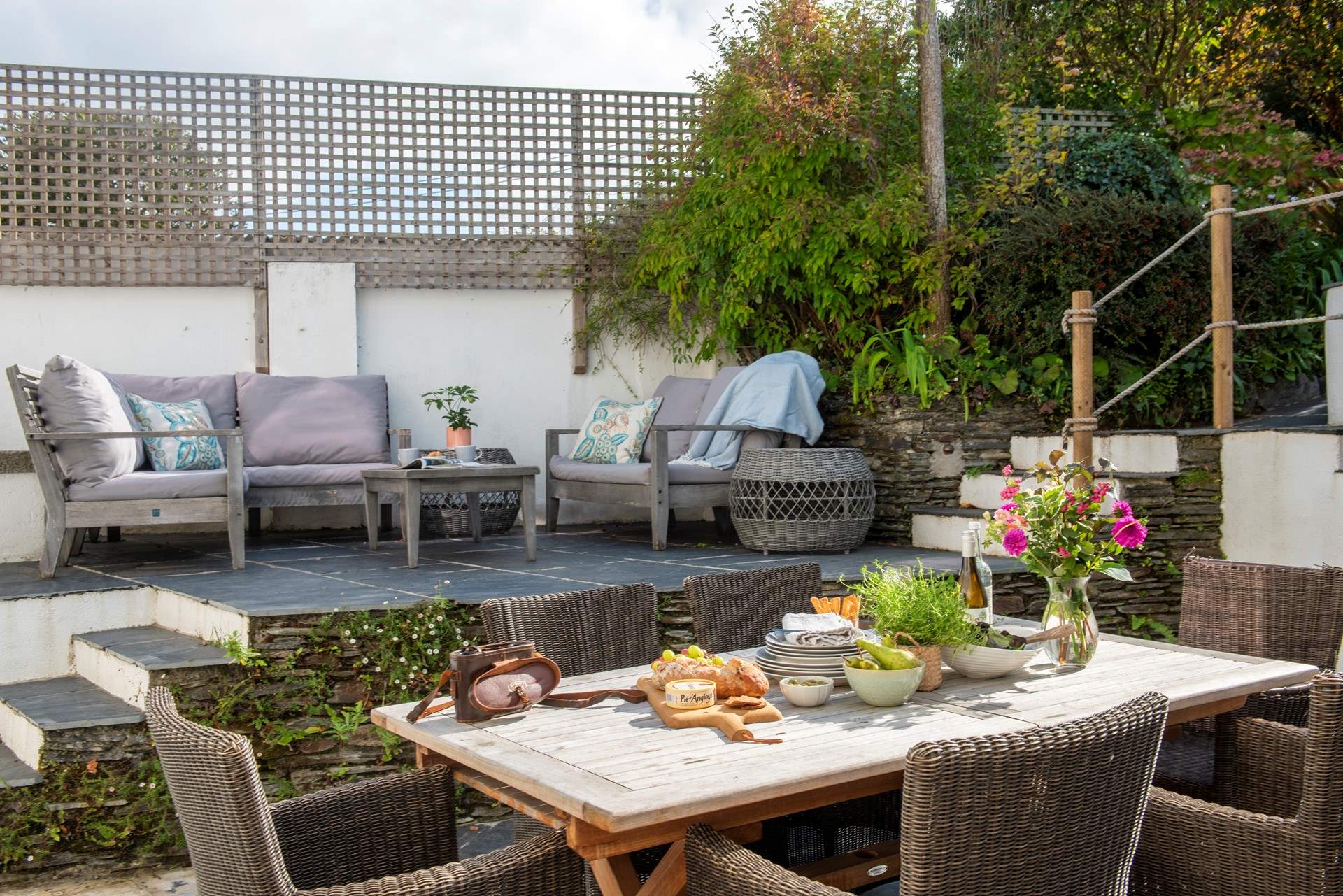 Alfresco dining, the perfect holiday pastime. 