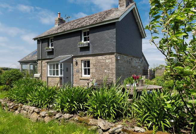 This beautiful cottage is surrounded by the lush Cornish countryside.
