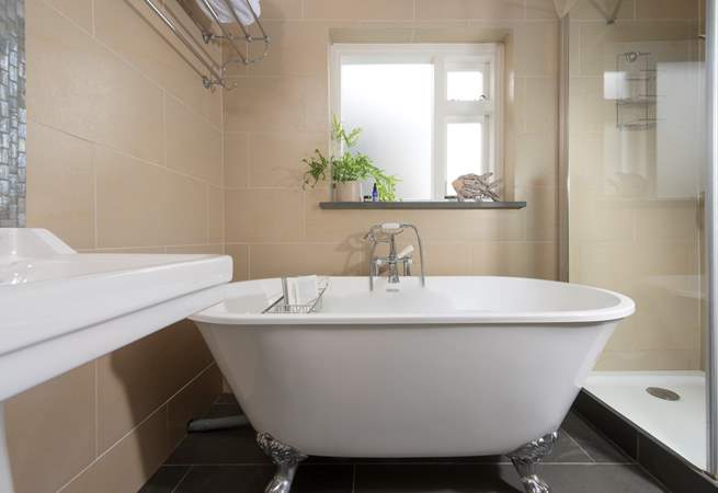 Wash away the day in the free-standing bath.