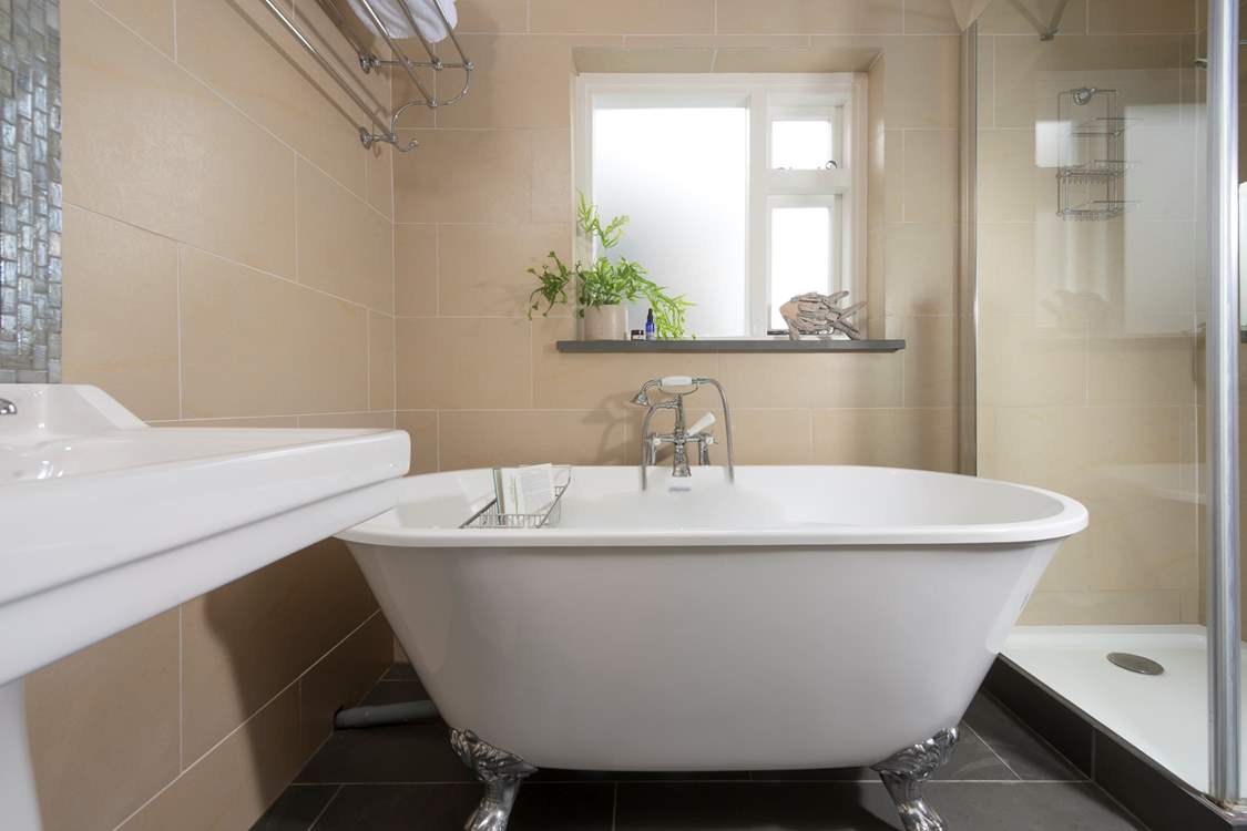 Wash away the day in the free-standing bath.