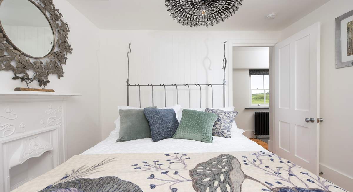 Gorgeous bedroom 1 with its crisp fresh designer linens.