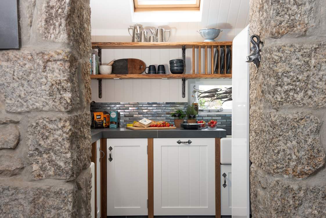 Granite stone walls lead to the stylish and very well-equipped kitchen.