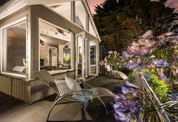 Admire the evenings on the terrace in this beautiful cottage.