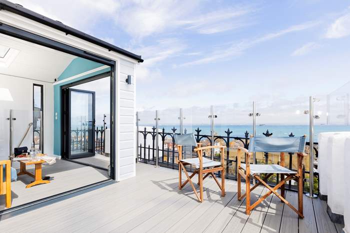 The Observatory is a 4 bedroom self catering apartment near the beach in Seaview.