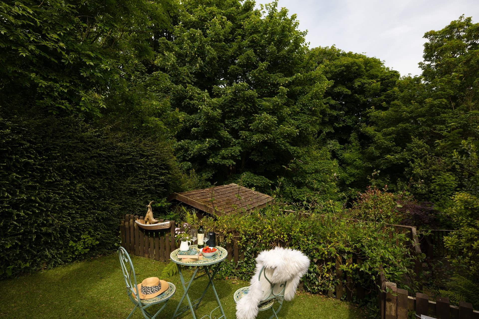 Enjoy al fresco dining in perfect peace.