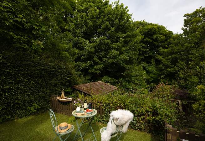 Enjoy al fresco dining in perfect peace.