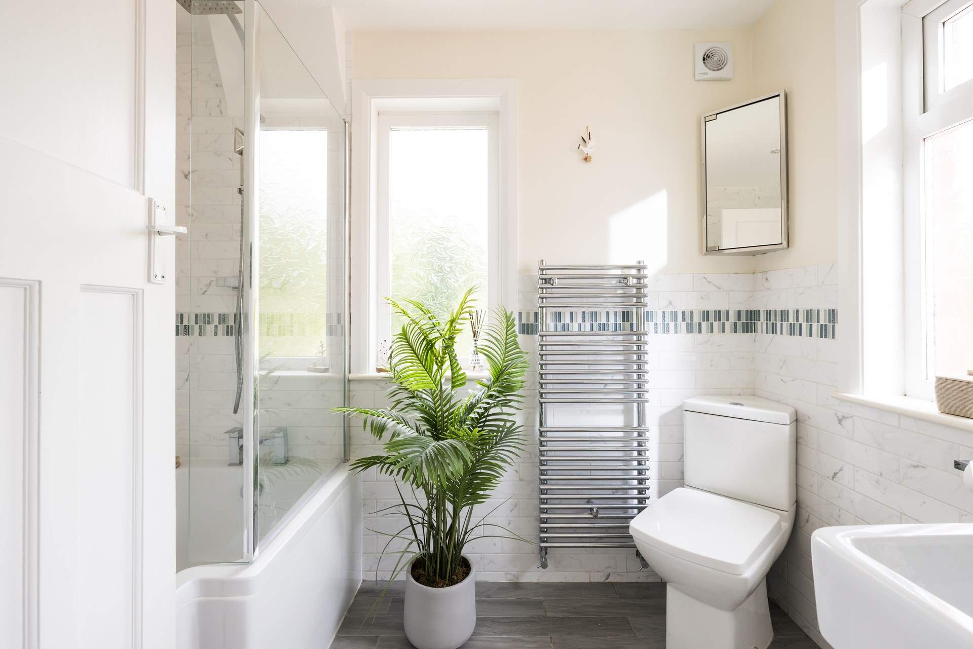 A relaxing soak or a refreshing shower, the choice is yours.