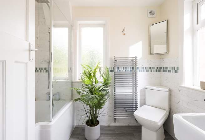 A relaxing soak or a refreshing shower, the choice is yours.