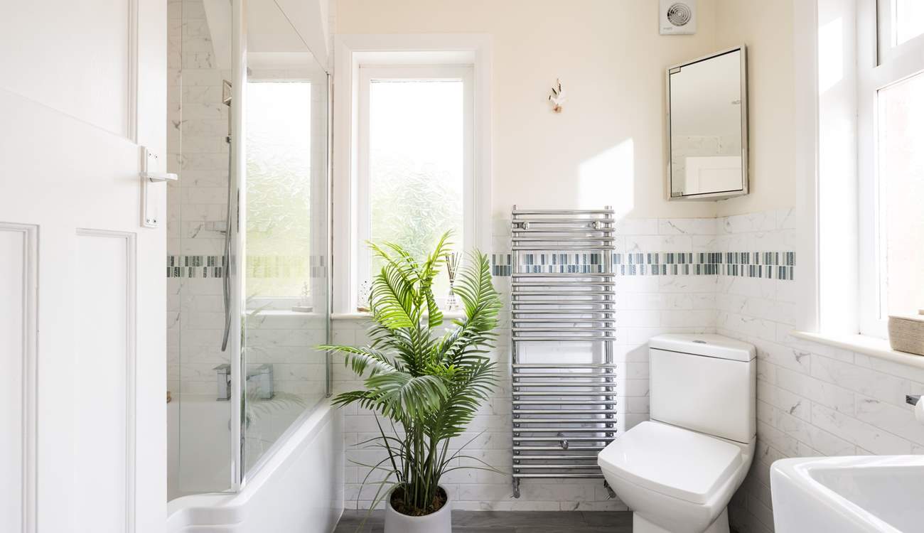 A relaxing soak or a refreshing shower, the choice is yours.