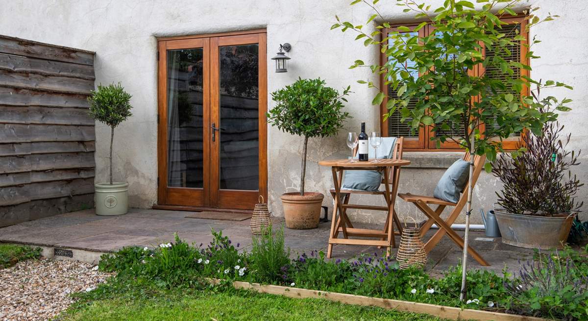 Another lovely little space to sit and relax with a glass of something tasty and a good book.