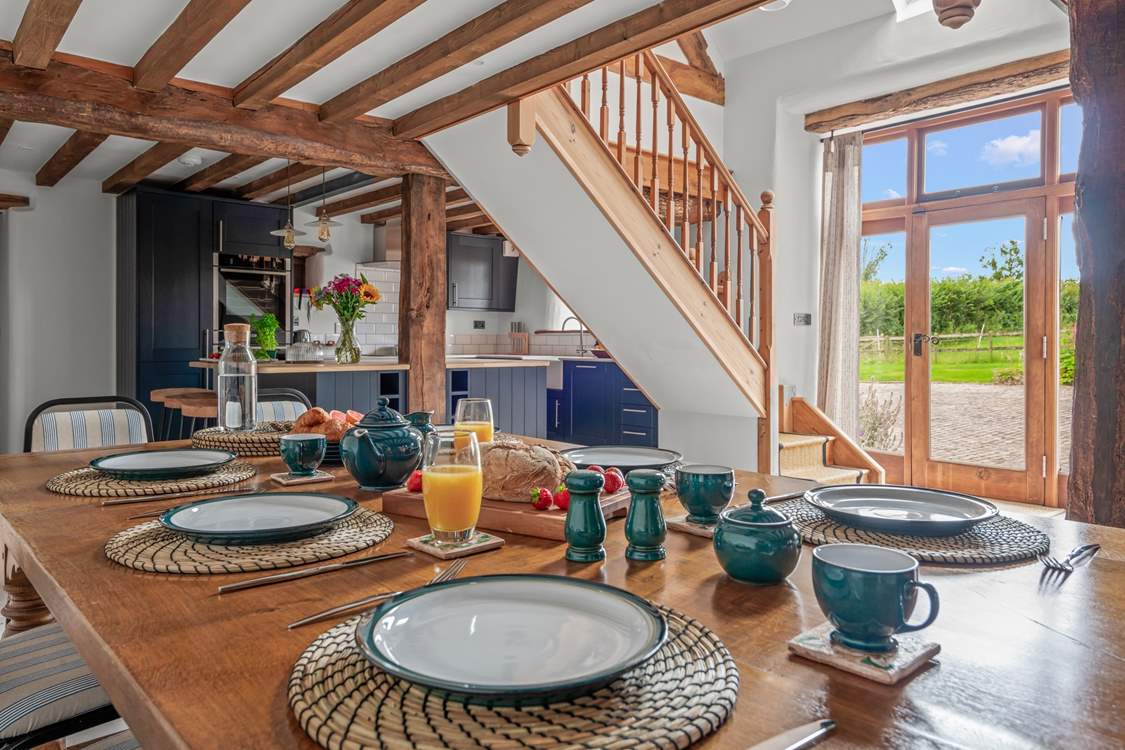 Feasting together at this superb dining-table makes any mealtime a pleasure.