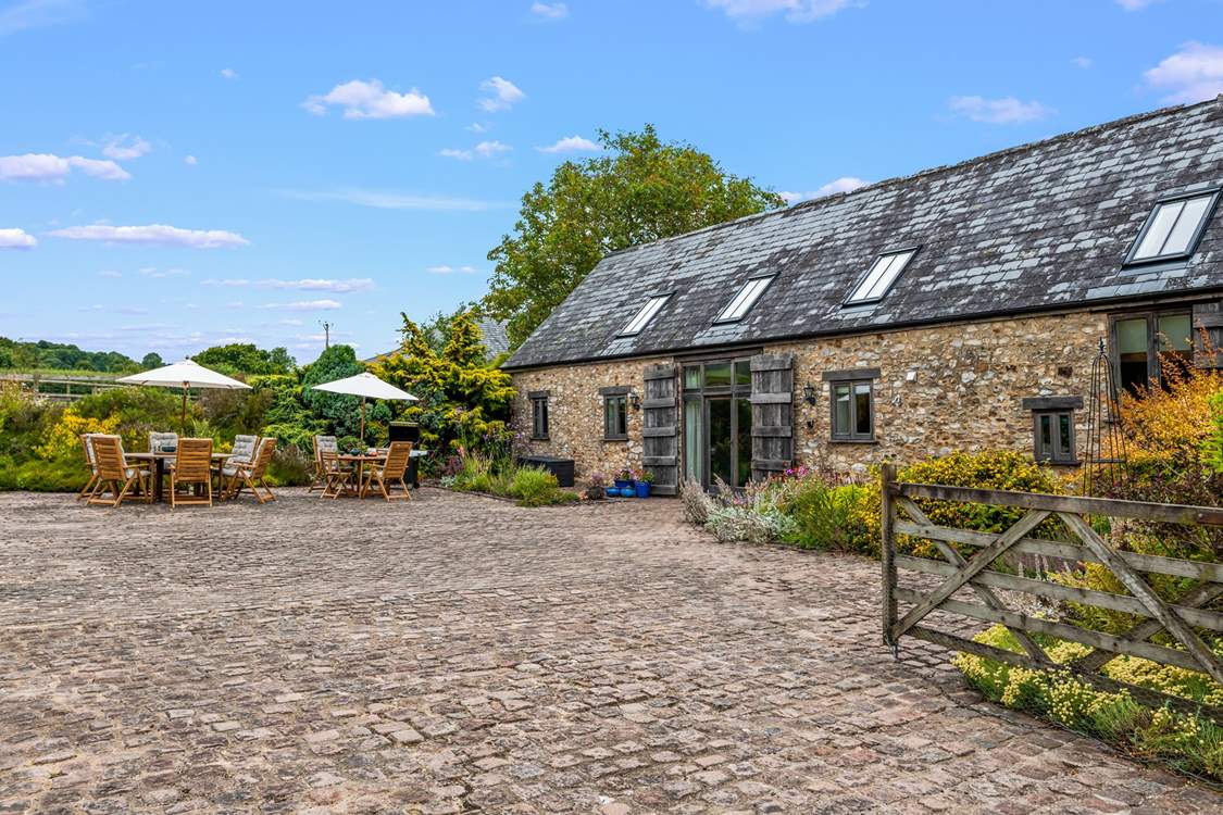 Close the five-bar gate and your courtyard is fully enclosed.