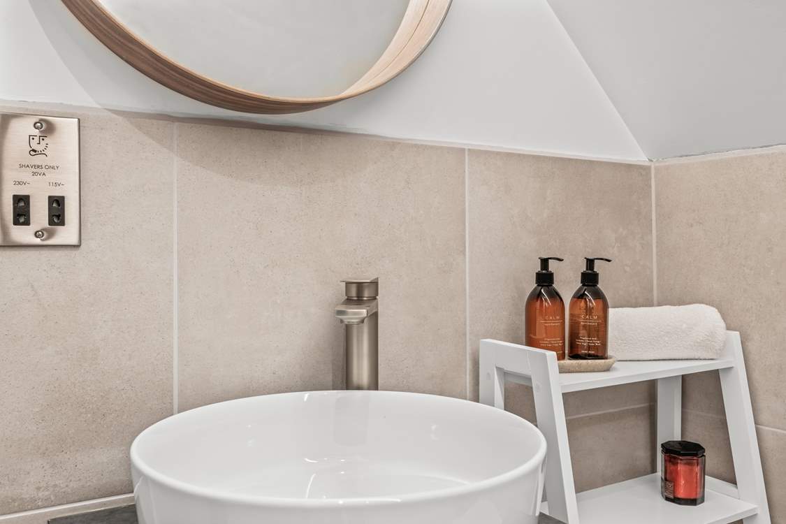Beautiful touches throughout all en suites and bathrooms can be enjoyed.