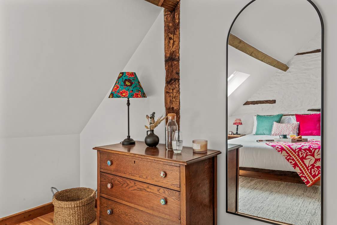 Beautiful decor and vibrant colours can be enjoyed throughout this fabulous barn.