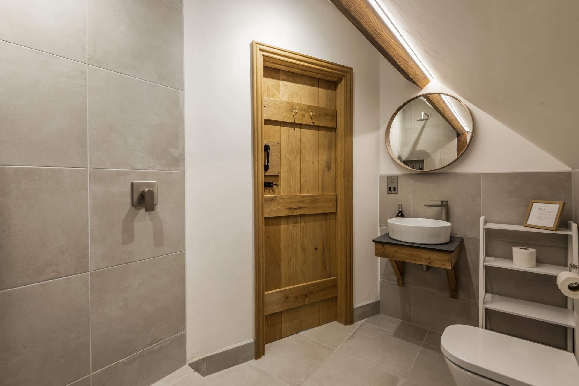 Beautiful touches throughout all en suites and bathrooms can be enjoyed.